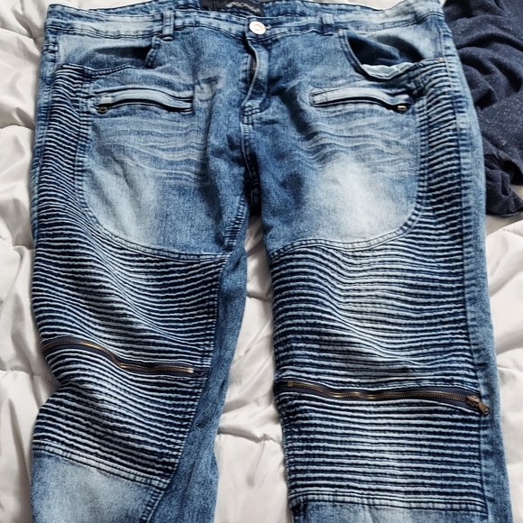 A pair of ROC A WEAR jeans 44 x 32